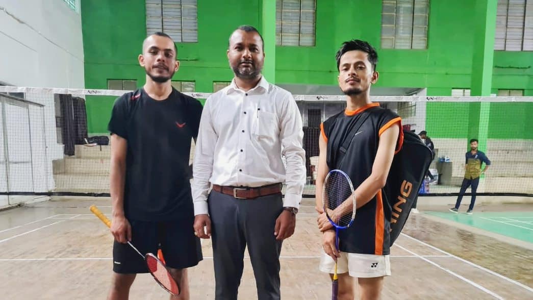 Kamla College won district level badminton competition